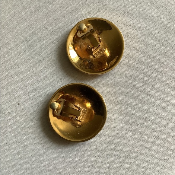 CHANEL Vintage Clip-on Earrings - Picture 2 of 7